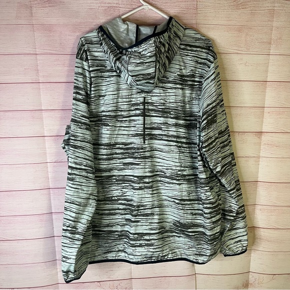 New Balance Light Weight‎ Wind & Water Resistant Full Zipper Jacket Size   XL - Picture 10 of 10